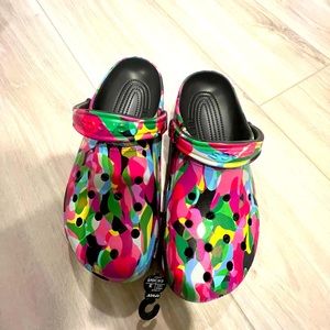 NWT Crocs adult multi color pattern men 10 women 12